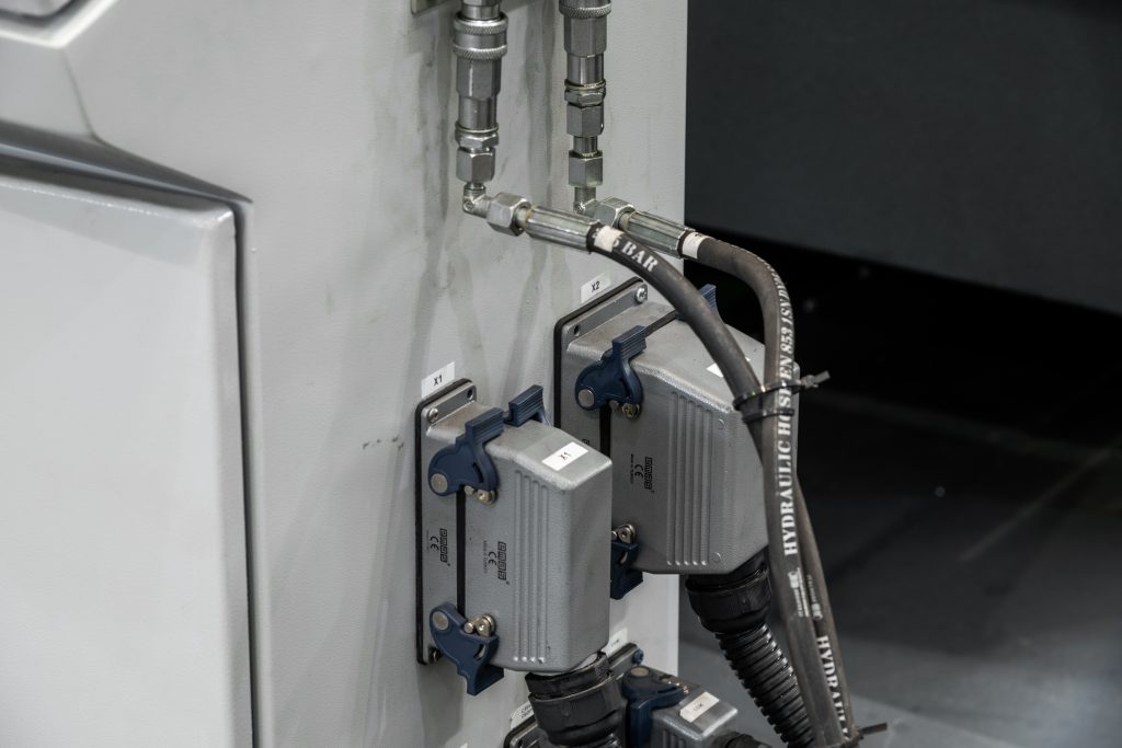 Вертикальный ленточнопильный станок HDS-2500TC