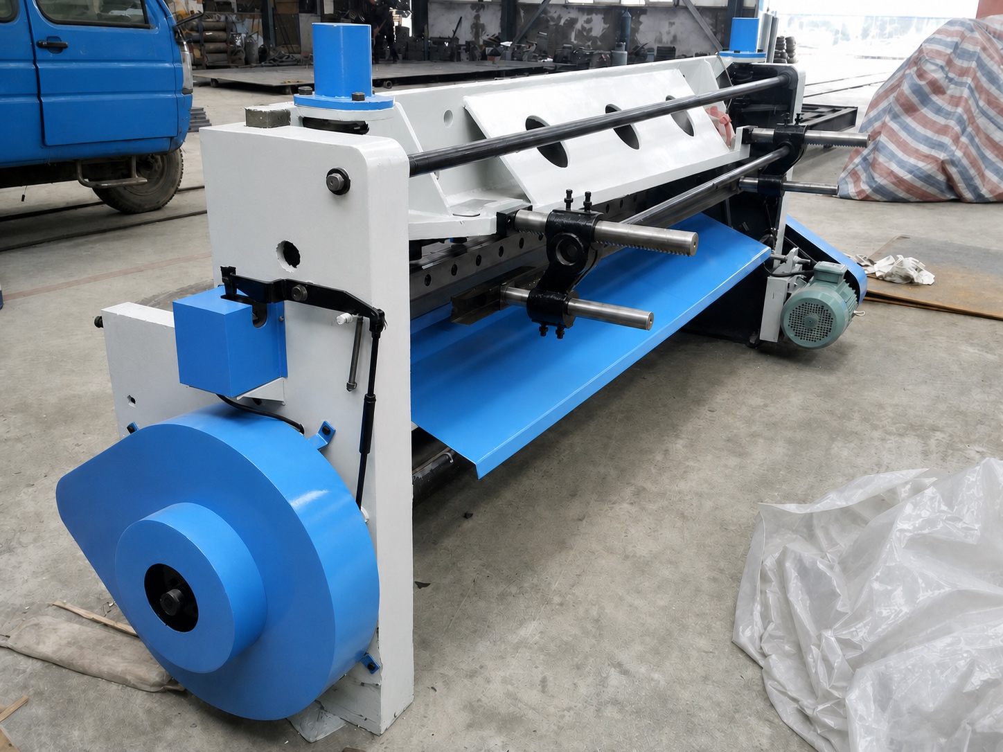 Механические гильотинные ножницы Q11-3×1300 с маховиком