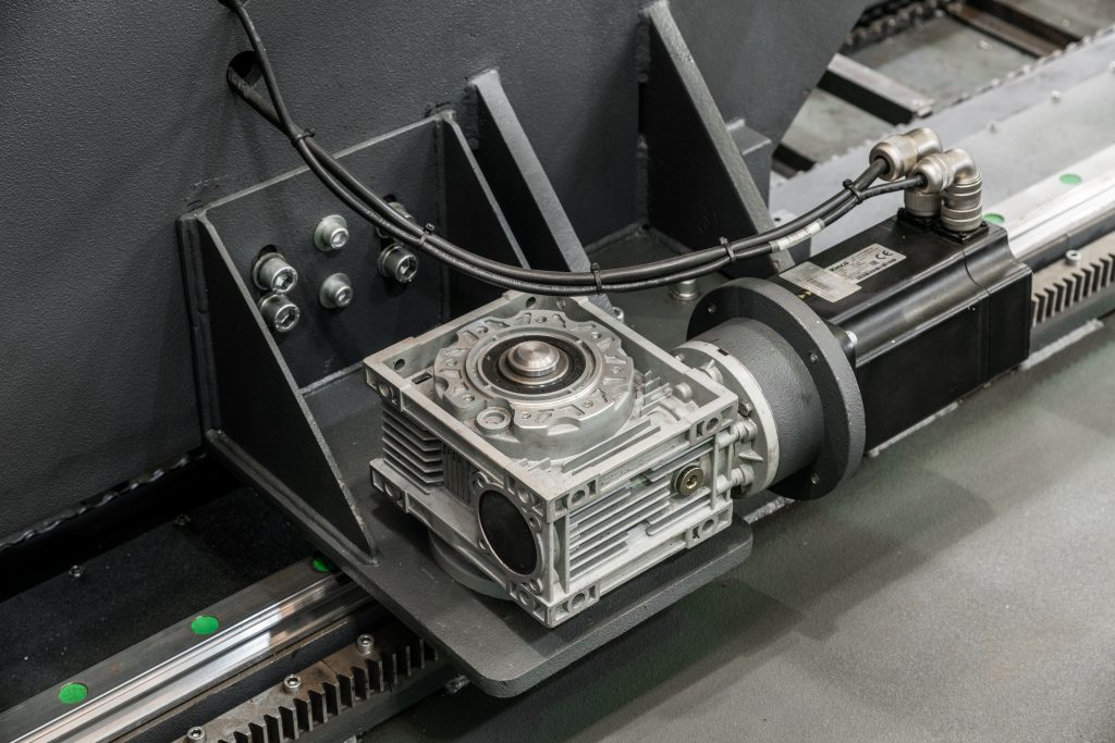 Вертикальный ленточнопильный станок HDS-2500TC