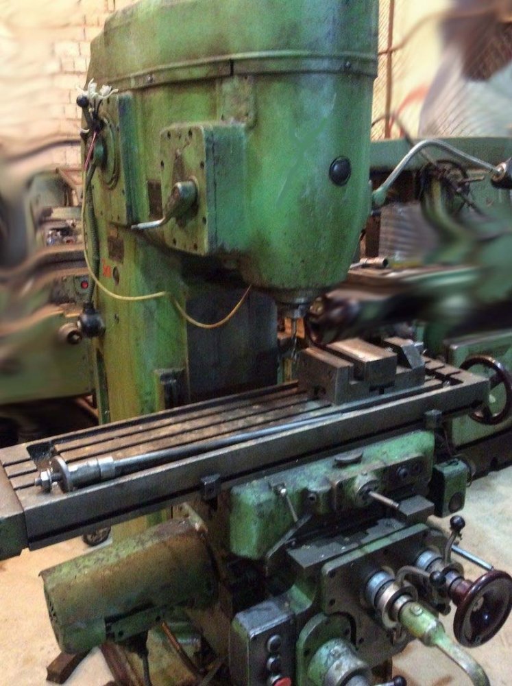 Вертикально-фрезерный станок 6Н11