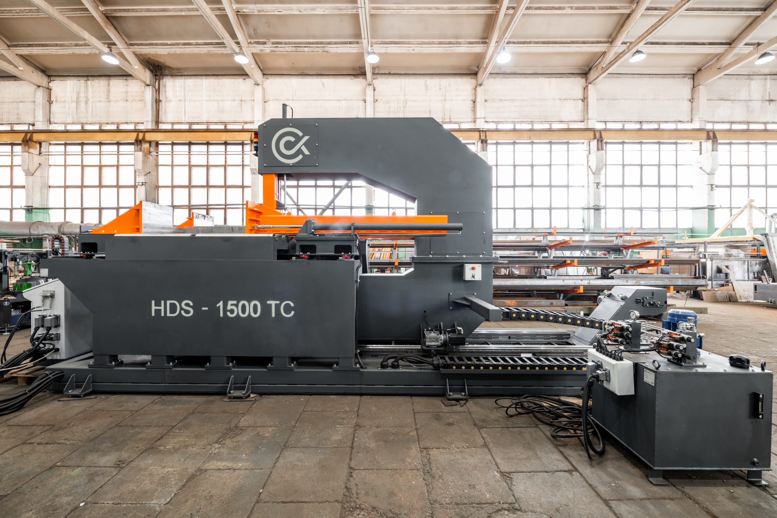 Вертикальный ленточнопильный станок HDS-1000TC
